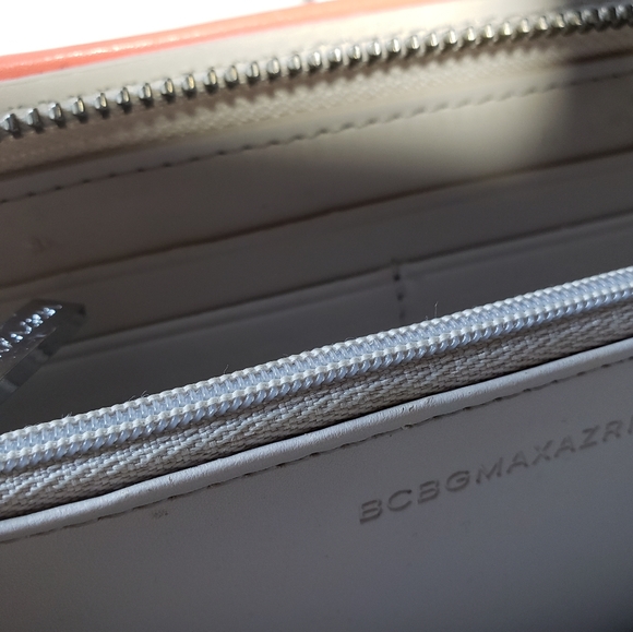 C8,245 BCBGMaxAzria Zipper Wallet Clutch - Picture 7 of 8